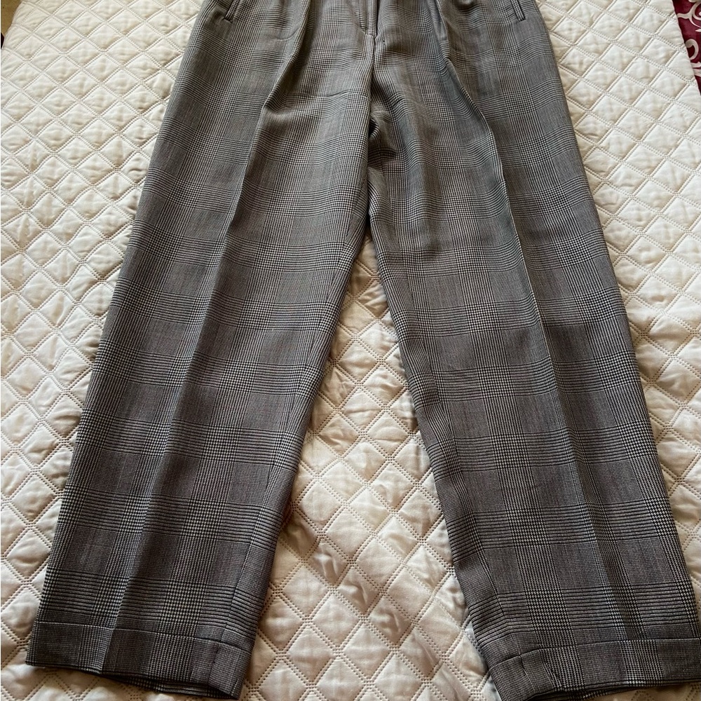 Beautiful like new Ralph Lauren herringbone trousers.